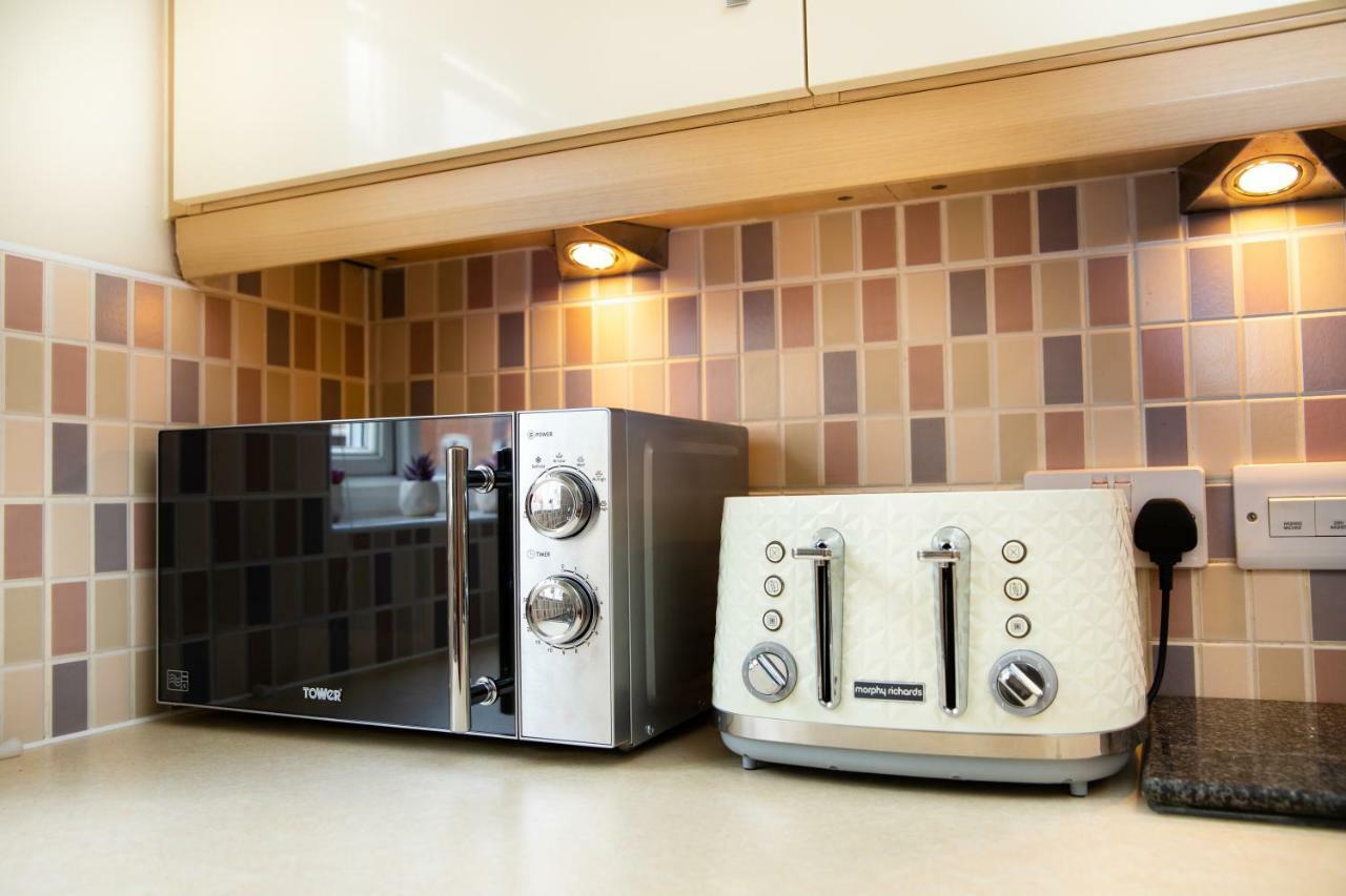 Modern And Spacious Home From Home 1 Mile From M1 - With Netflix, Prime Video, Ps5, Free Parking, Superfast Wifi, Bbq - Sleeps 11 - By Brightleap Apartments Milton Keynes Exterior foto