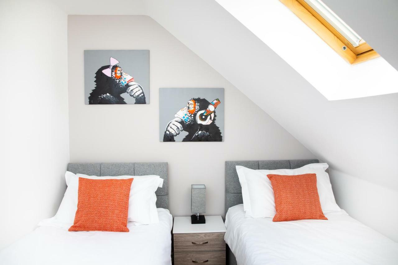 Modern And Spacious Home From Home 1 Mile From M1 - With Netflix, Prime Video, Ps5, Free Parking, Superfast Wifi, Bbq - Sleeps 11 - By Brightleap Apartments Milton Keynes Exterior foto
